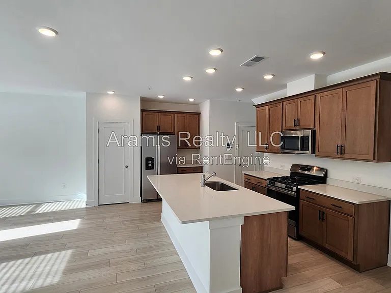 450 Laurelwood Ln #1 — Photo 5