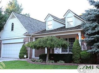 1050 Parkway Trl, Bloomfield Hills, MI 48302