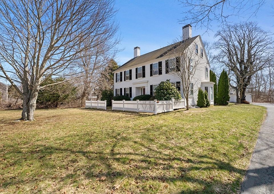 1st image of 585 Careswell St
