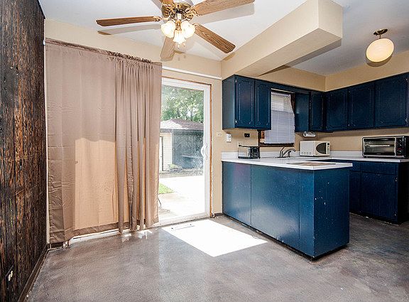 4th image of 16440 Prairie Ave