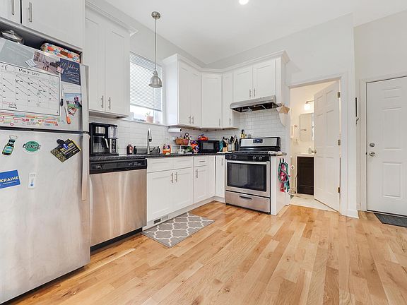 2nd image of 1148 W Belmont Ave APT 1R