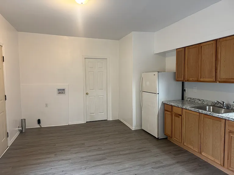232 Birchwood Ave #A — Photo 3