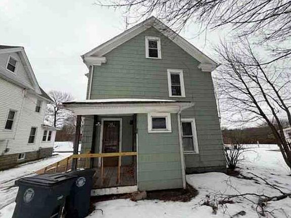 2nd image of 1083 Laird St