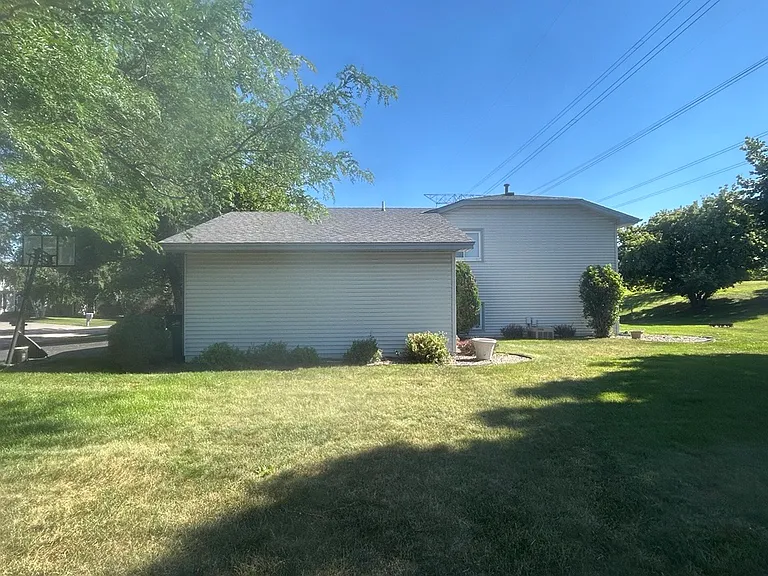 9502 Teakwood Ln N — Photo 6