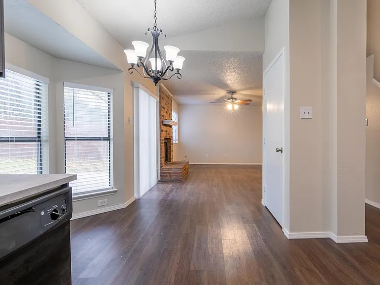 2239 Turf Club Dr — Photo 8