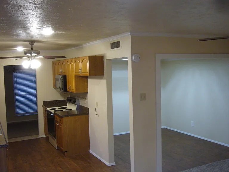 1109 Villa Downs Dr — Photo 6