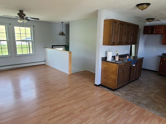 4th image of 18 Helen Ln