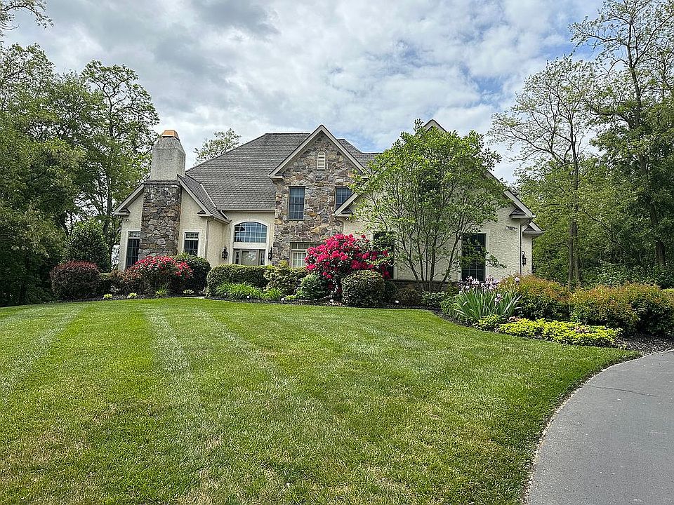 2nd image of 709 Desiree Way