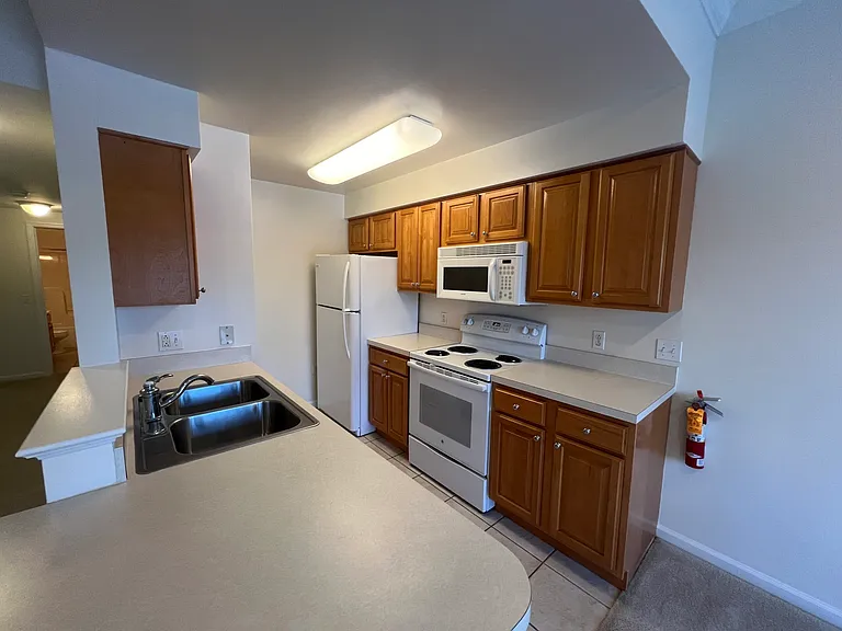 942 Oakwood Ave — Photo 8