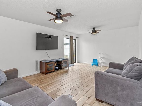 3rd image of 315 Ashley Ct