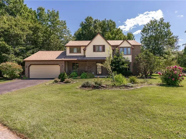 11 Skylark Ct, East Amherst, NY 14051