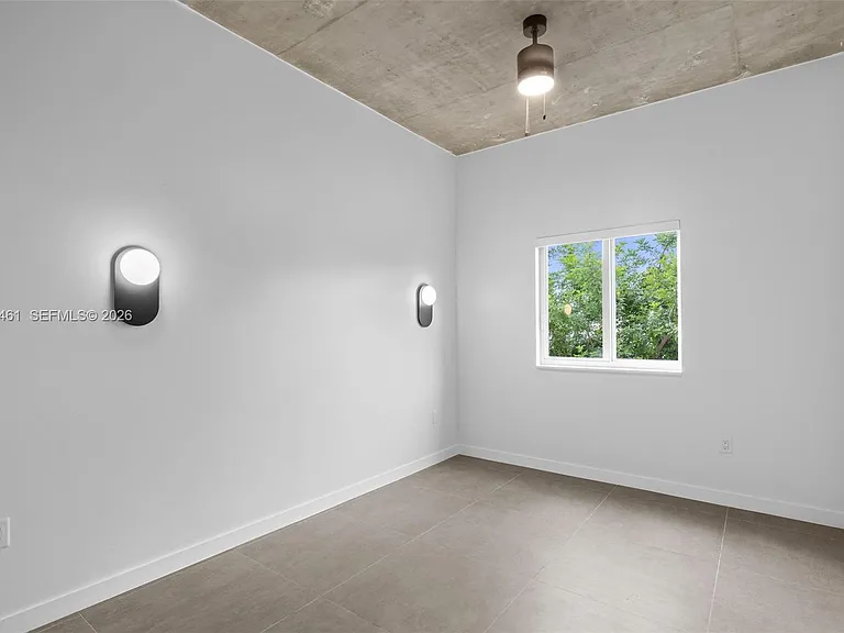 315 NW 32nd St #302 — Photo 12