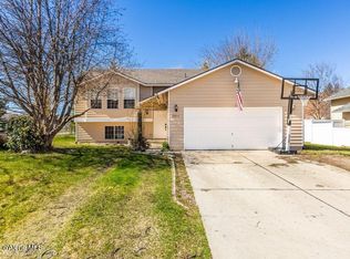 8811 N Davis Cir, Hayden Lake, ID 83835