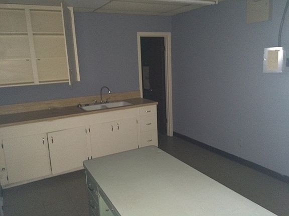 5th image of 2620 Summerhill Rd