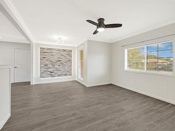 3rd image of 307 Midway Dr
