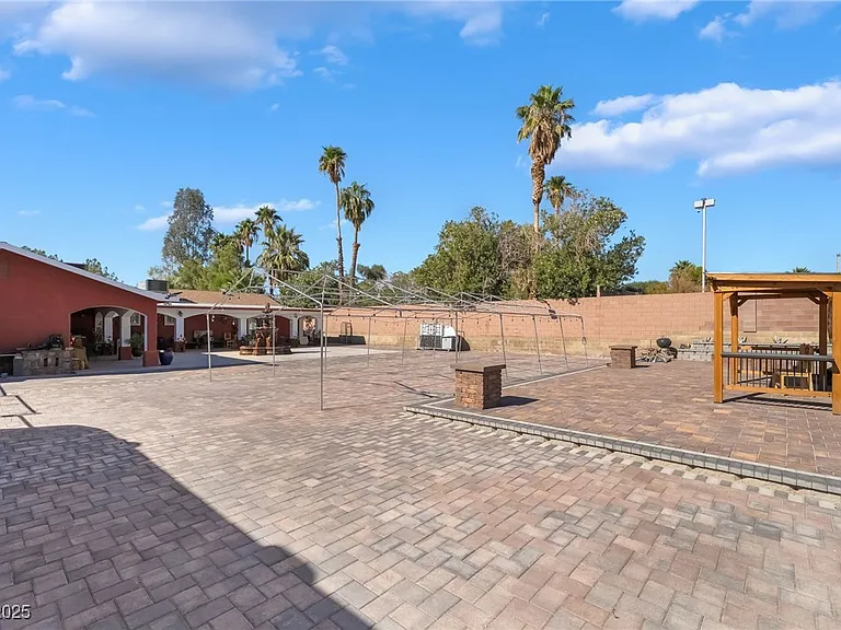 724 N Fogg St — Photo 37