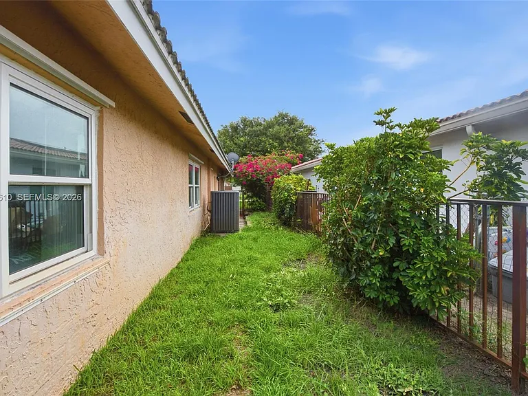 821 Ramblewood Dr — Photo 39