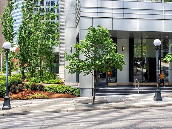 4th image of 909 5th Avenue #605