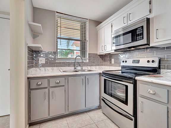 4th image of 100 Paradise Harbour Boulevard #409