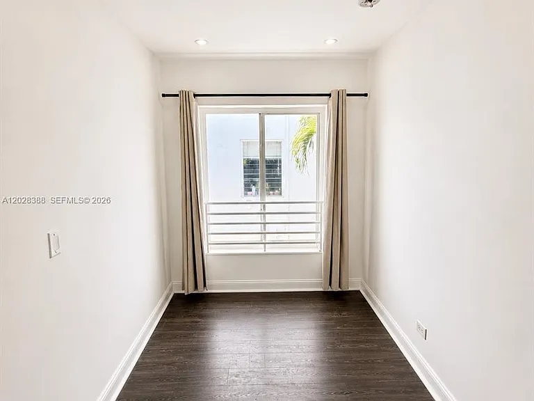 1536 Jefferson Ave #4 — Photo 7