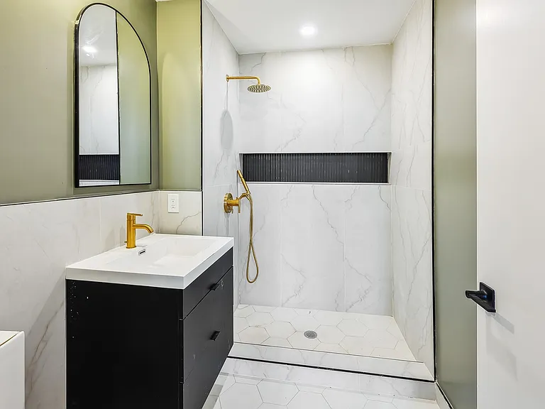 1890 Pelham Pkwy S #9C — Photo 9