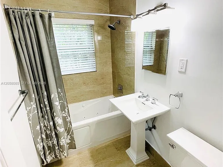 1116 Biarritz Dr — Photo 16