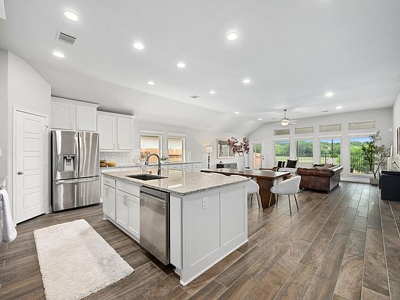 3rd image of 321 La Grotta Ln