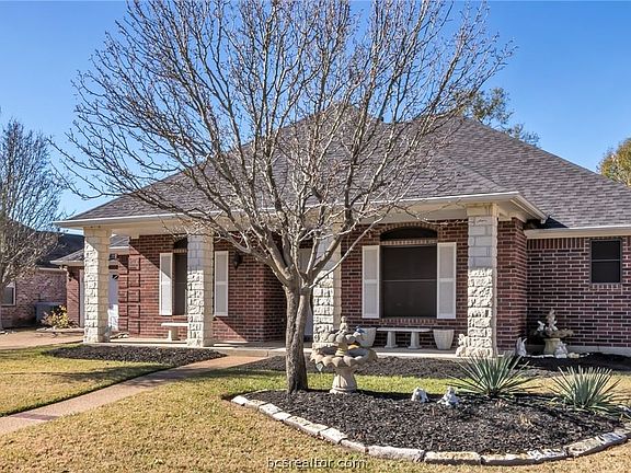 2nd image of 4731 Tiffany Park Cir