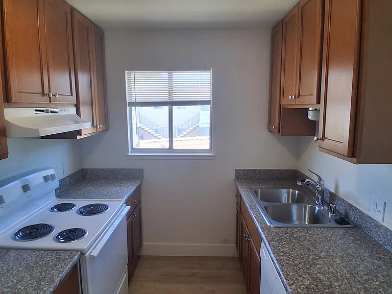 510 E Vine St #J — Photo 1
