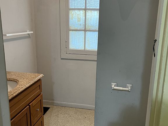 2nd image of 39-41 Lake St #3