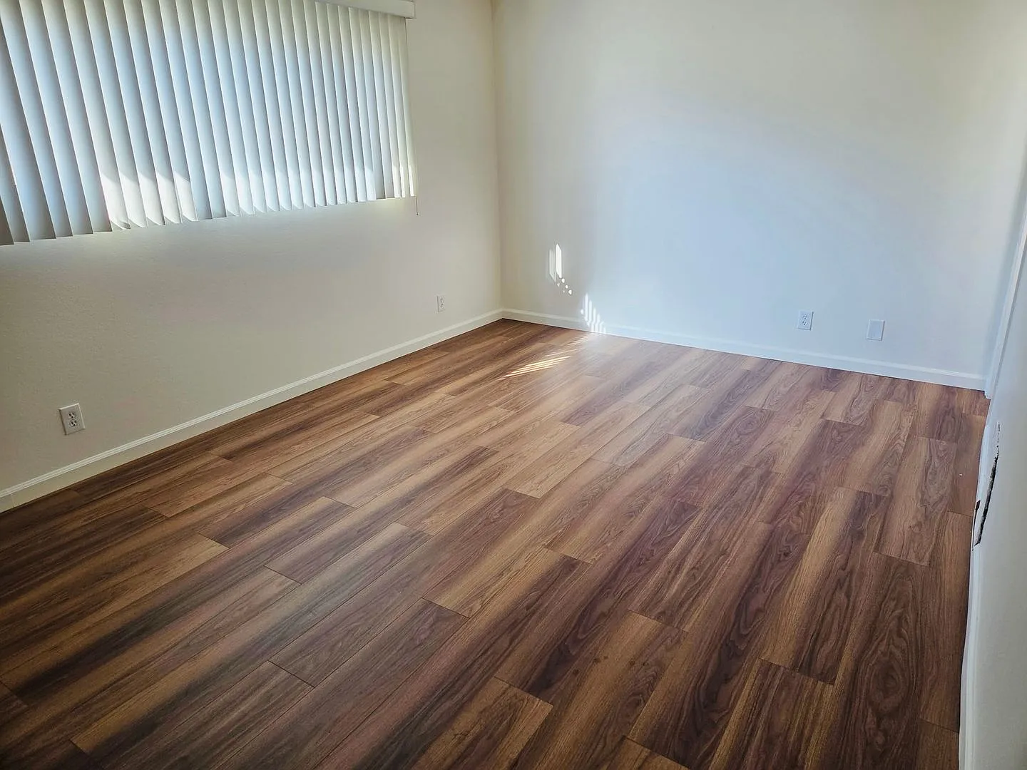 Available Now!- Cute 2 bedroom - 1.5 bath! — Photo 3