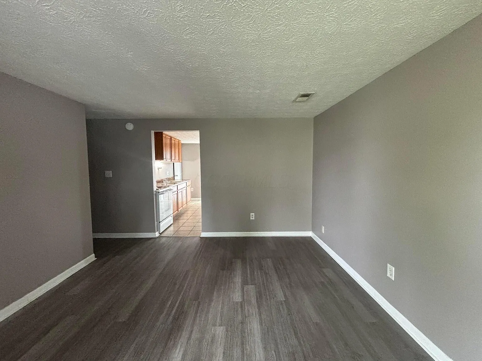 3 bed, 1.0 bath, 1196 sqft, $1,600 — Photo 3