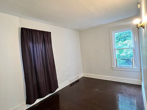 3rd image of 319 Breckenridge St #2