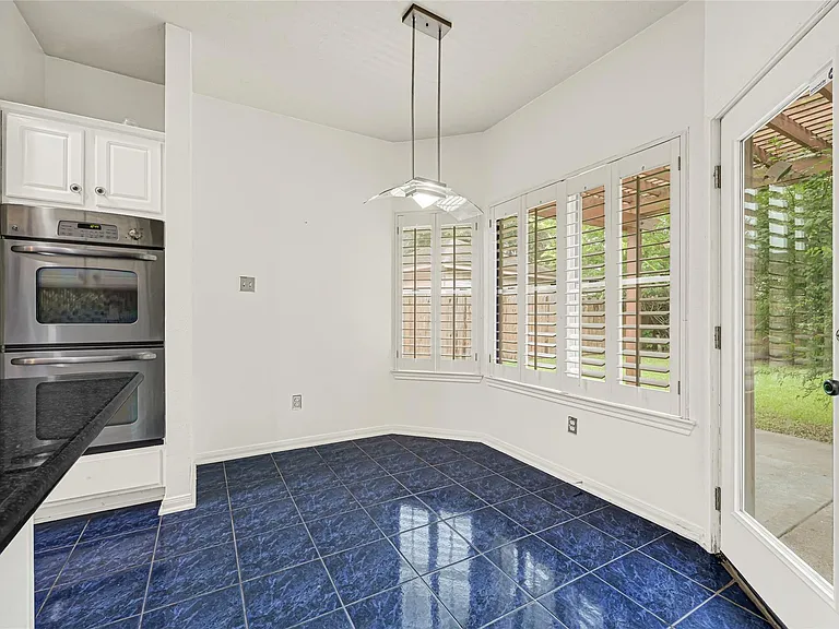 7915 Wolfield Ln — Photo 11