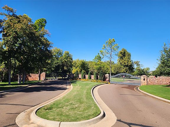 3rd image of 3125 Hillside Dr