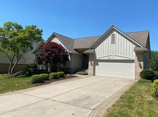 28099 Golf Pointe Blvd, Farmington Hills, MI 48331
