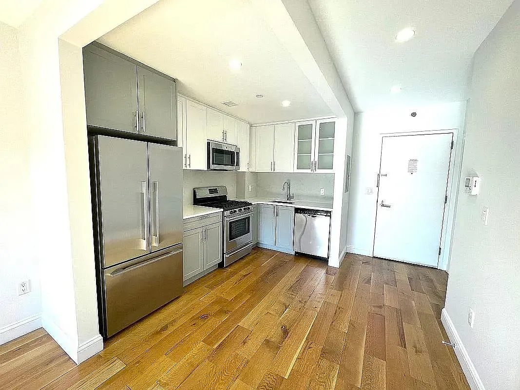 490 Myrtle Avenue — Photo 2