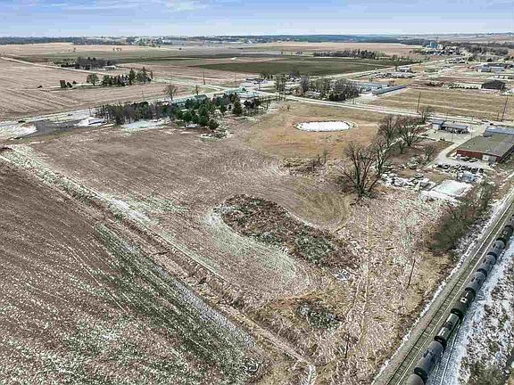 2nd image of 2219 Highway 6 Trl