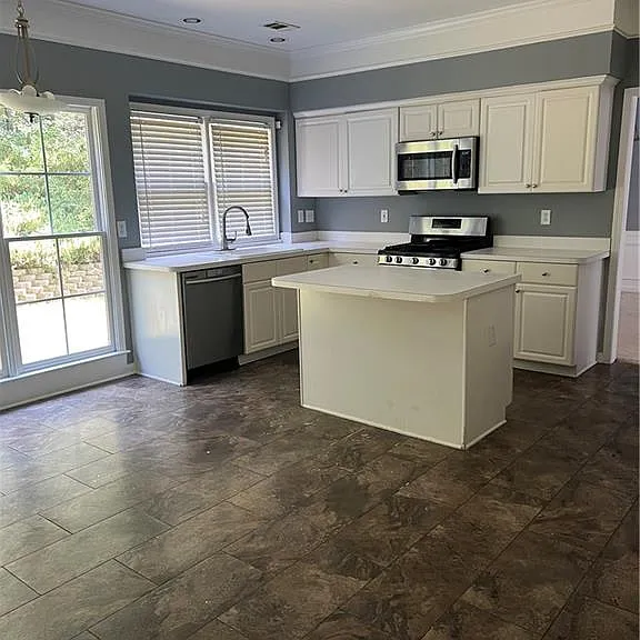 6435 Stapleford Ln — Photo 8