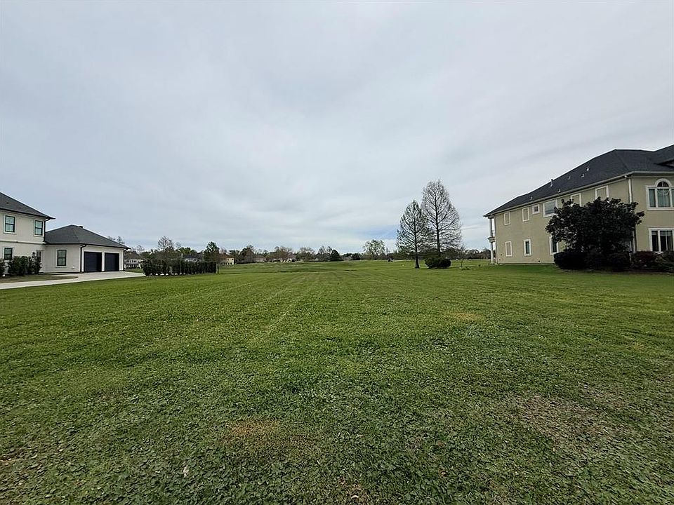 1st image of 9 Eagle Point Ln