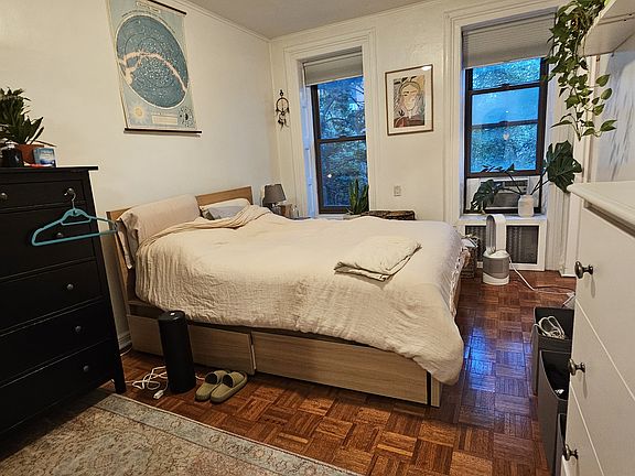 3rd image of 390 Sackett St #2