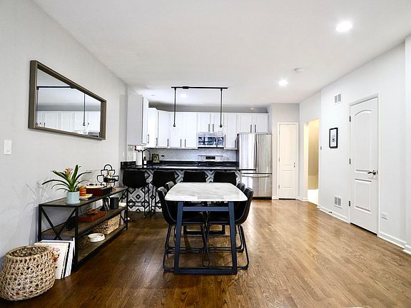 4th image of 1509 N Artesian Ave #1N