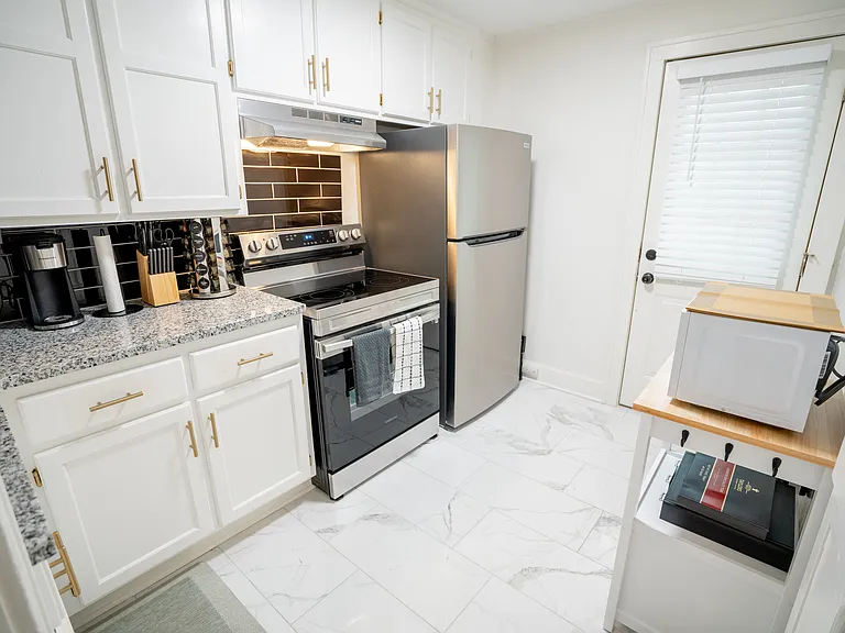 1111 W 41st St #1W — Photo 15