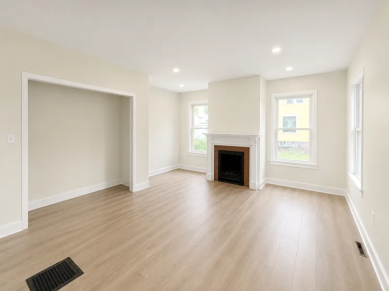 166 N Main St — Photo 5