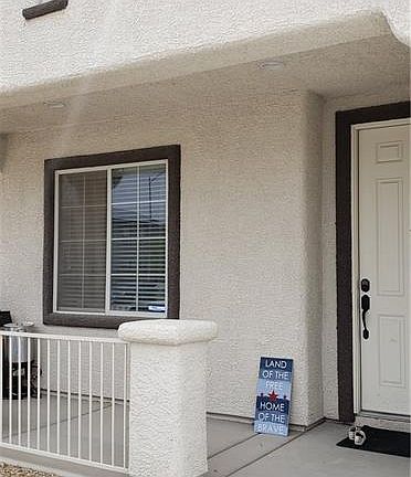 2nd image of 1909 E Hammer Ln