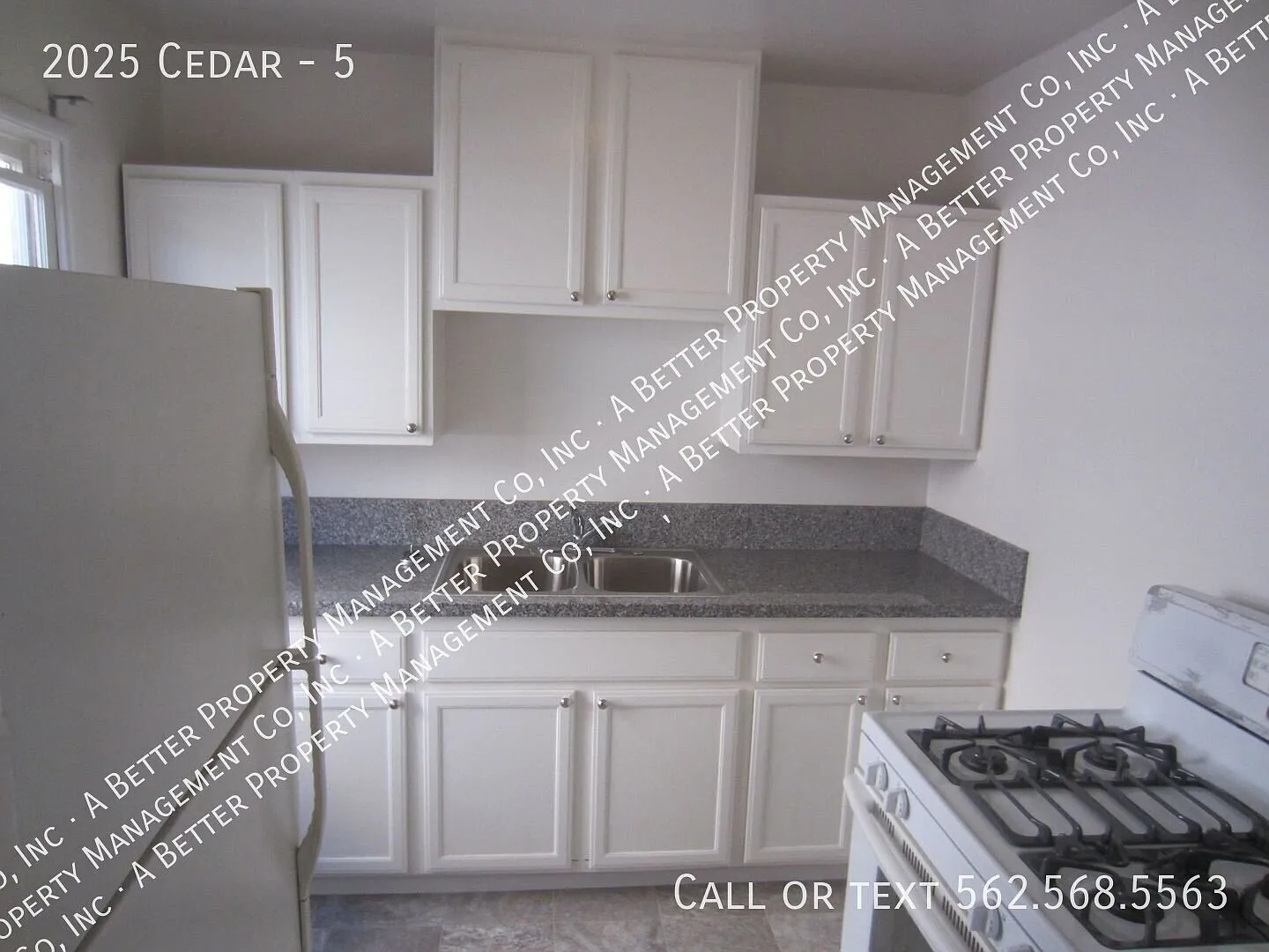 Upper Unit W/Remodeled Kitchen, Plank Floors & Onsite Laundry - Garage Available — Photo 1