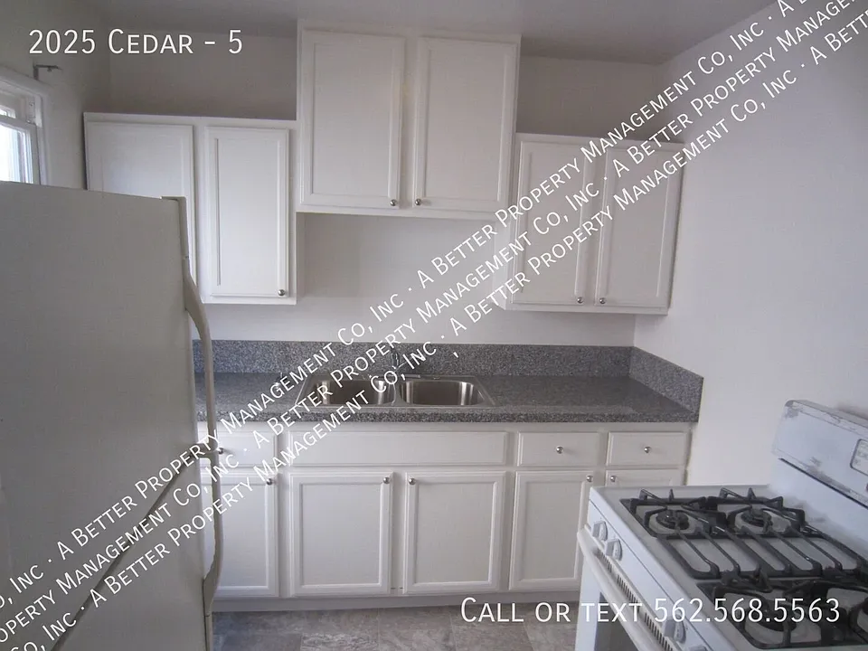 2025 Cedar Ave #5