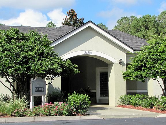 Courtney Manor Entrance