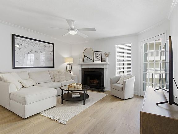 3rd image of 1000 W Horatio St APT 218