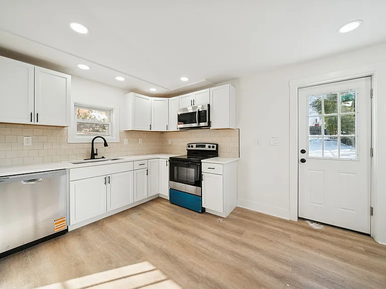 216 Whipple St — Photo 10